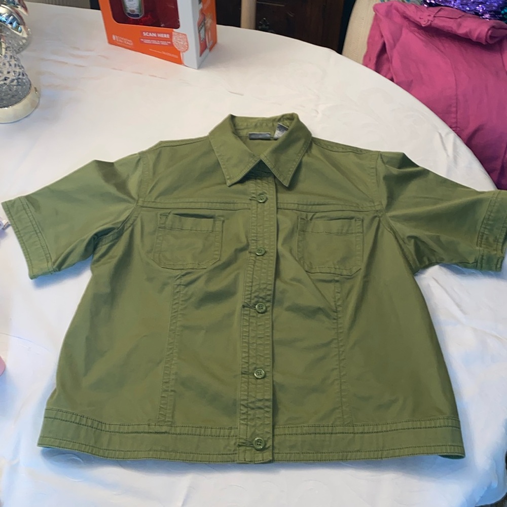 Chico’s size 3 short sleeve denim material green shirt jacket